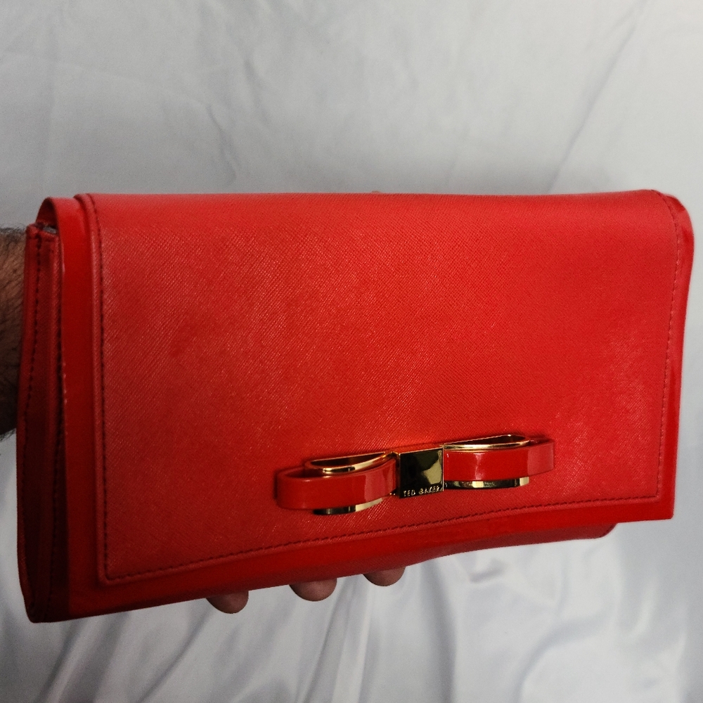Red Bow-Accent Wristlet Clutch - Picture 3 of 12